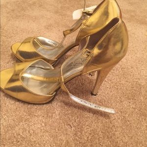 Gold Jessica Simpson 4 inch heel